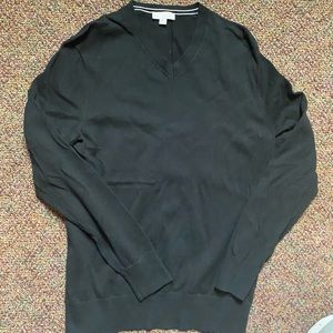 GAP: men’s vneck sweater